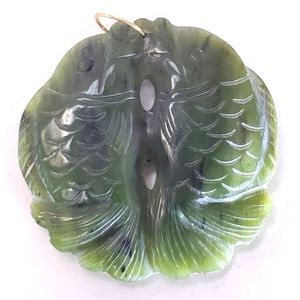 Vintage Estate Natural Green Jade double fish pendant 40s-50s Gold Loop